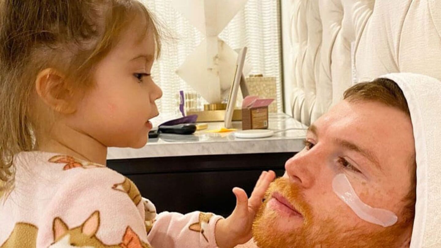 Hija de Saúl Canelo Álvarez luce vestido de ensueño en Disneylandia
