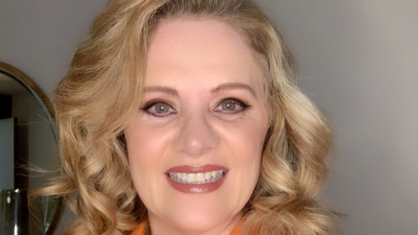 Erika Buenfil se felicita por El Día del Padre, porque se lo ha ganado