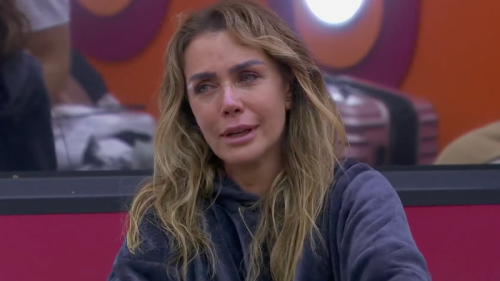 Sabine Moussier llorando