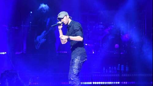 Pocos han defendido a Enrique Iglesias tras el video polémico.