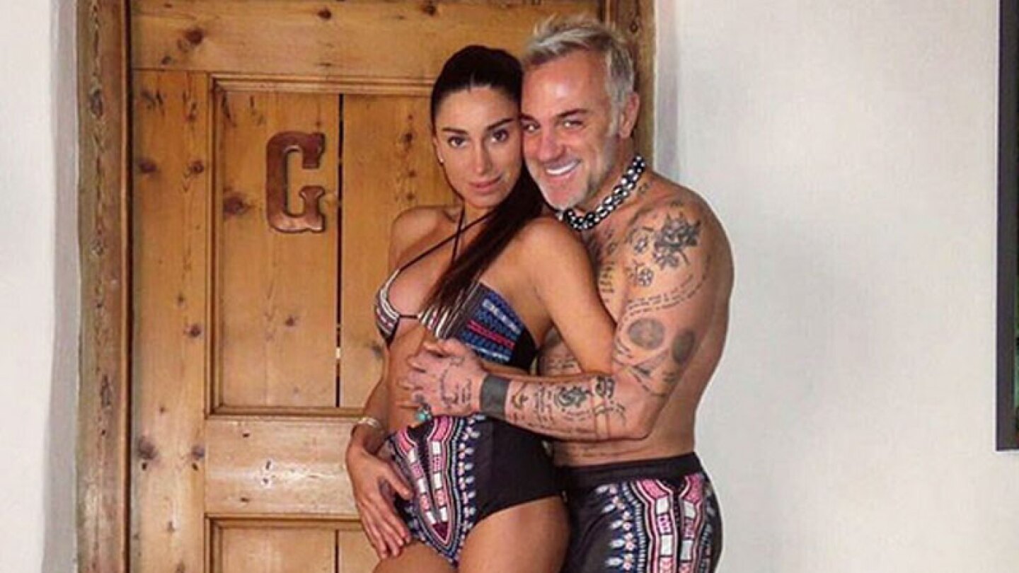 Gianluca Vacchi y su esposa n.