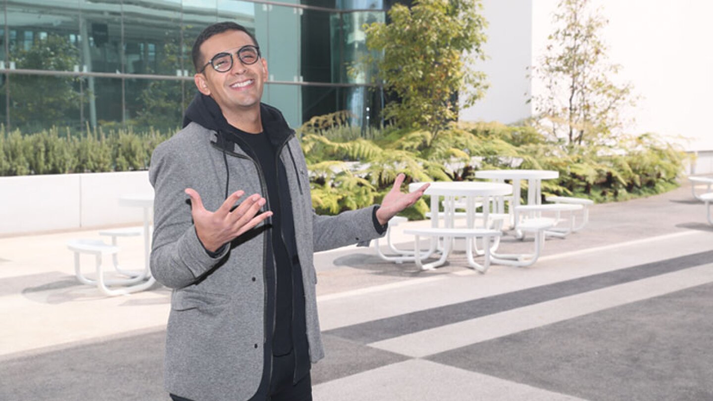 Está alistando los últimos detalles.