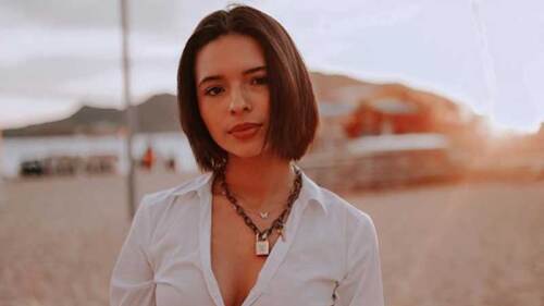 Ángela hace Tik Tok