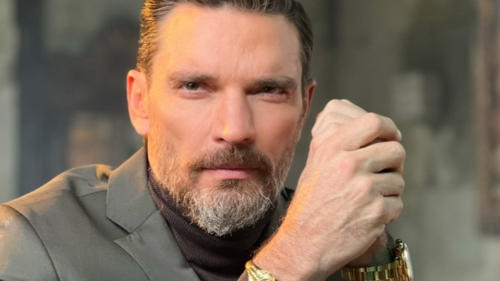 Julián Gil expone a expareja