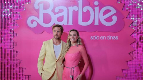 Margot Robbie y Ryan Gosling en alfombra rosa de Barbie en México
