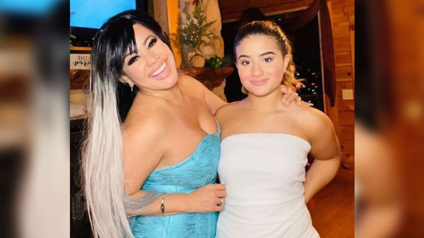 Carolina Sandoval y su hija.