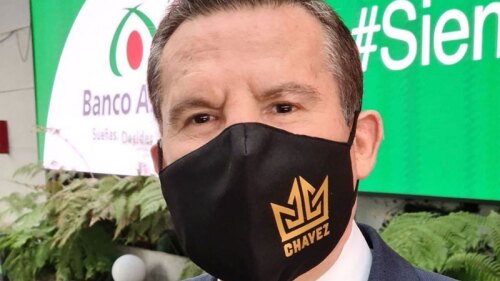 Julio César Chávez carga por primera vez a su nieto