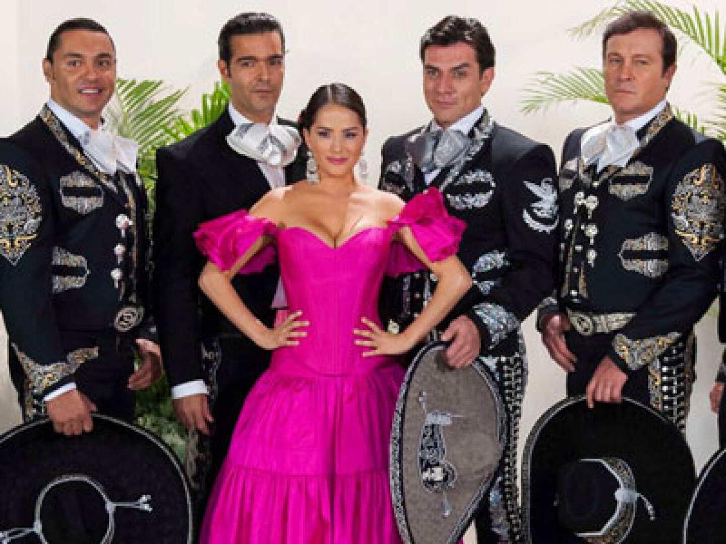 La telenovela también cuenta con la participación de Arturo Peniche.