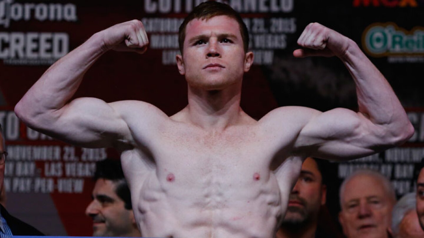 Canelo Álvarez presume su candente cuerpo