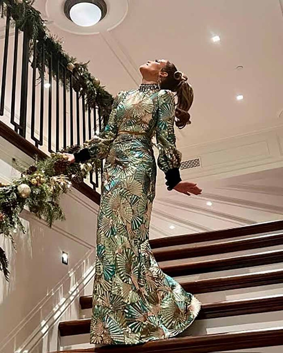 Jennifer López celebra con glamour las fiestas decembrinas y con su amuleto de la suerte