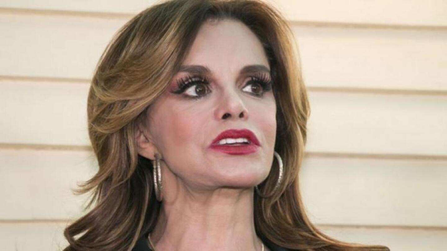 Lucía Méndez presume que ya tiene tarjeta de la tercera edad