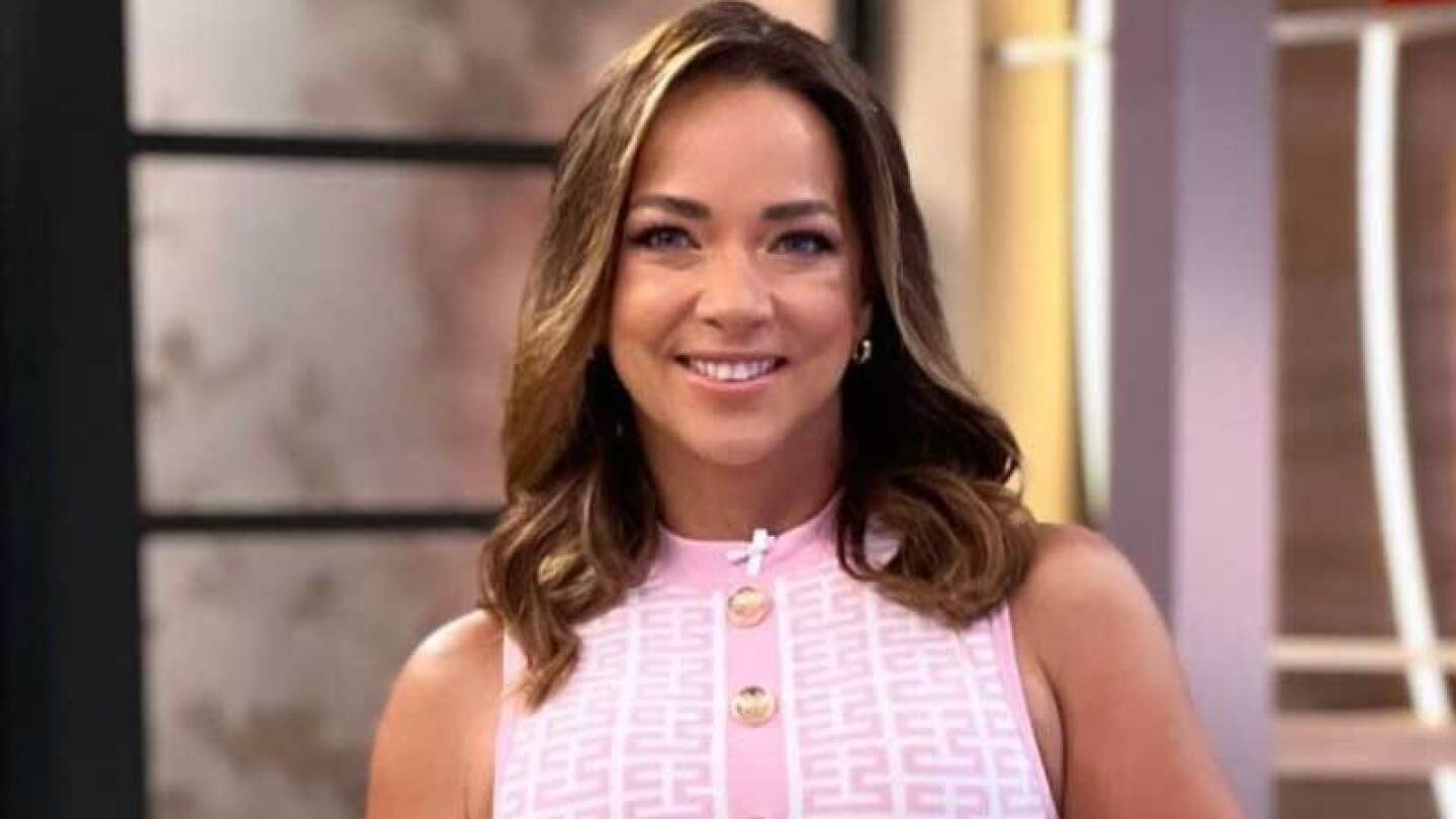 Adamari López se deja ver como nunca en bikini