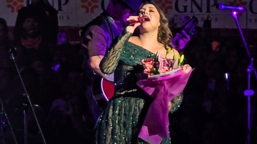 Yuridia en la plaza de toros