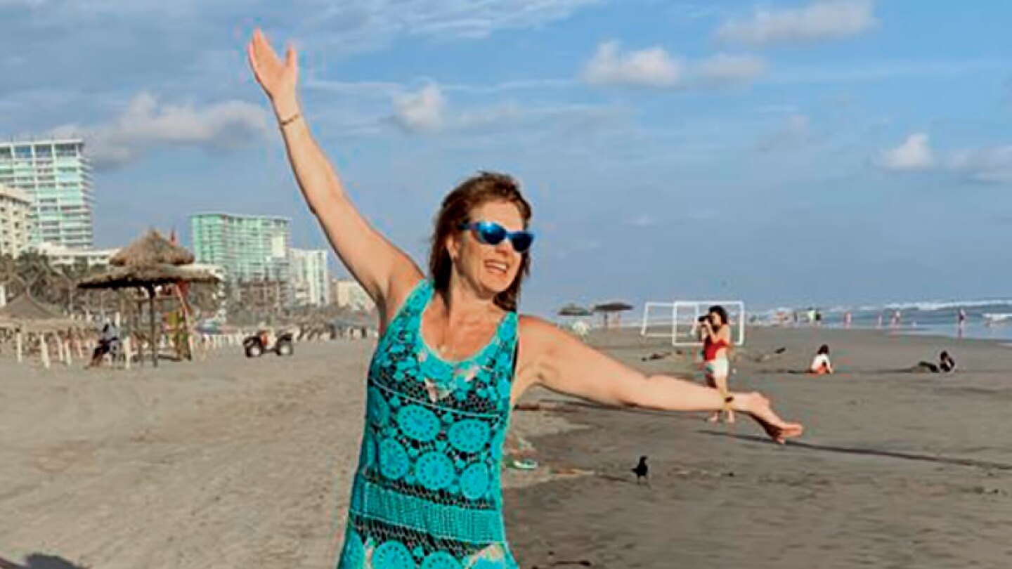 ¡Como niña!... Así de divertida vimos a Erika Buenfil de vacaciones en Acapulco con su hijo Nicolás: “No me preocupa envejecer, pero quiero mantenerme bien... ¡para vivir muchas aventuras con él!”.