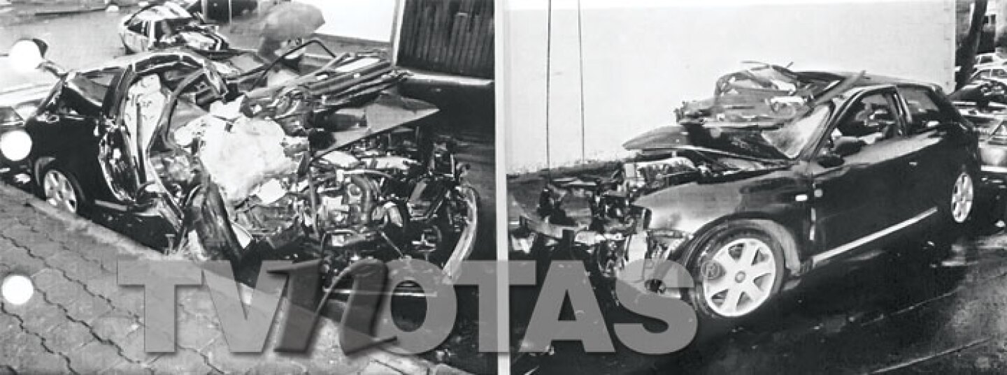 Así quedó el automóvil Audi negro, en el que el actor y sus 3 acompañantes sufrieron el percance. El golpe fue directo del lado del copiloto, precisamente donde viajaba Paulina Santiago (q.e.p.d.).