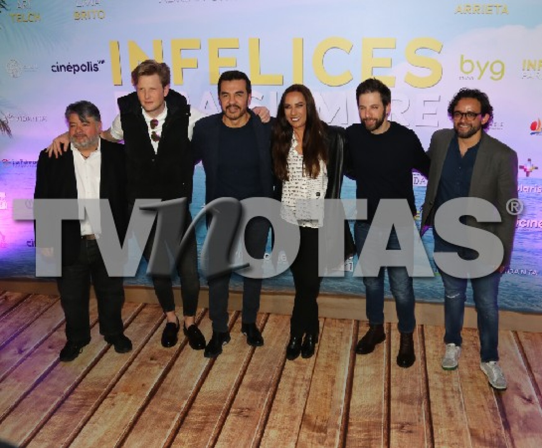 Consuelo Duval y Adrián Uribe presentan Infelices para siempre; una nueva comedia mexicana