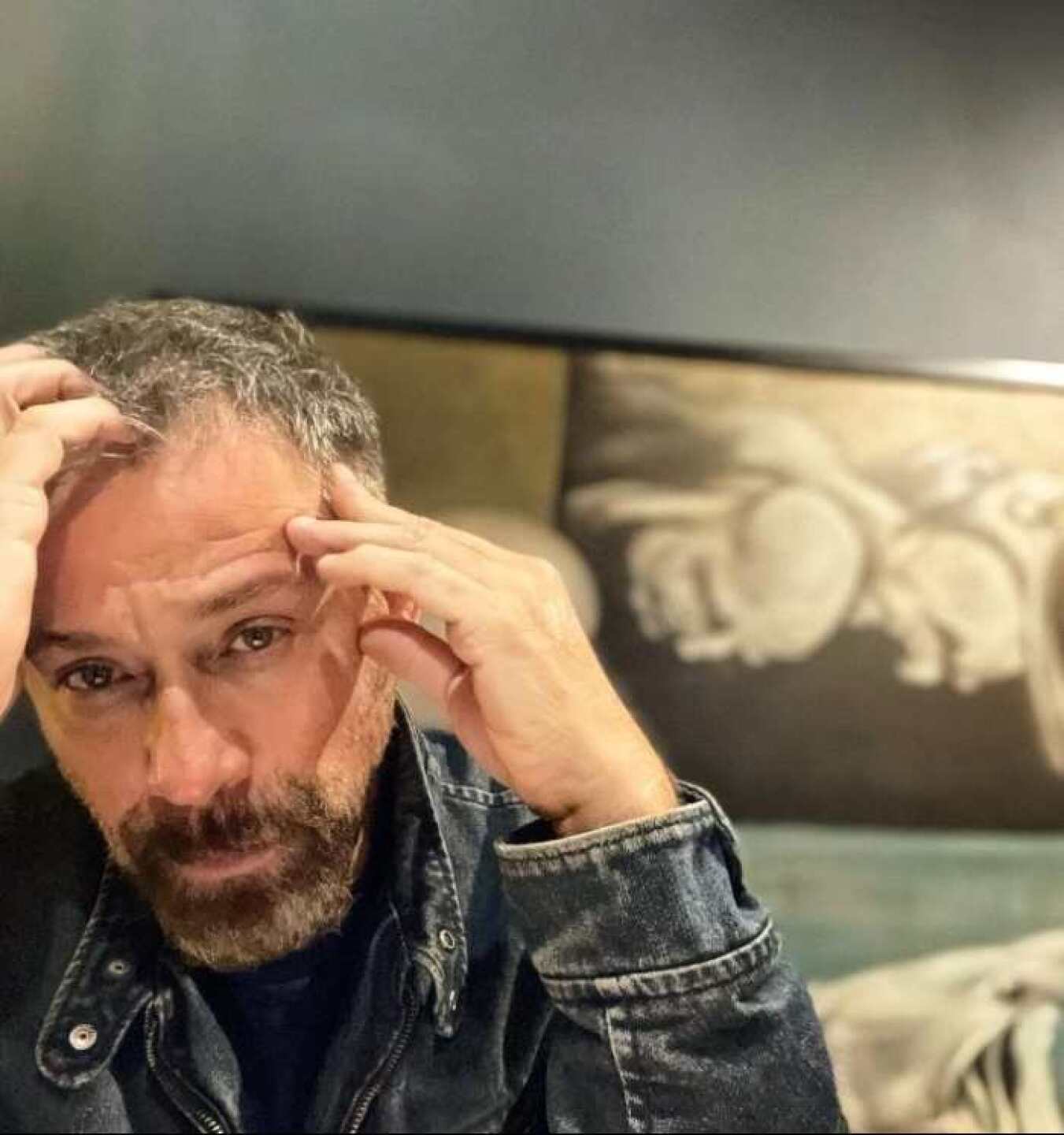 Debutó como actor de televisión en 1994 en la telenovela de Carla Estrada Más allá del puente. Colaboró con la productora en varias más de sus telenovelas, como Lazos de amor, Alondra y Te sigo amando.