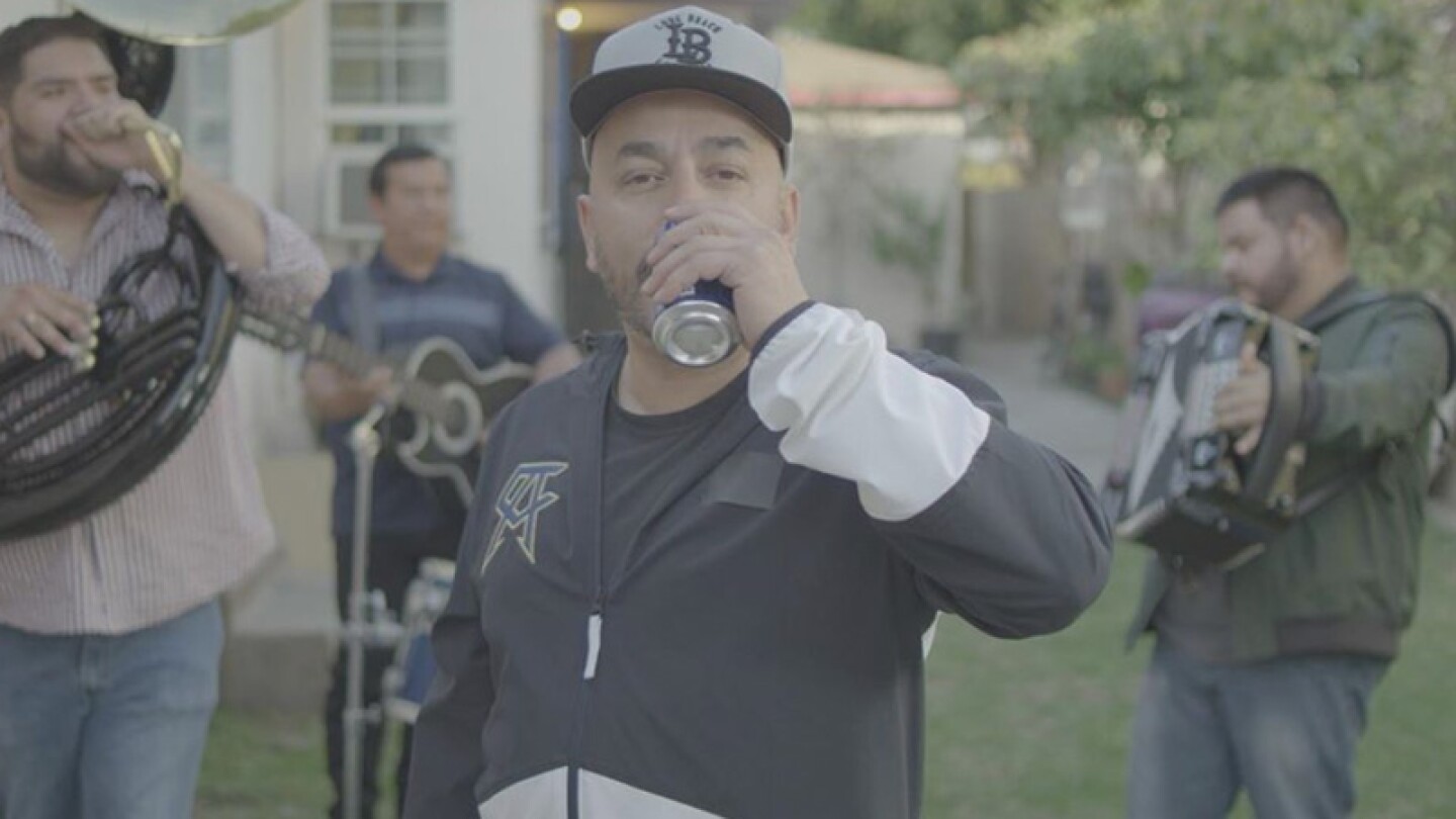 Lupillo Rivera se deja ver aparentemente borracho