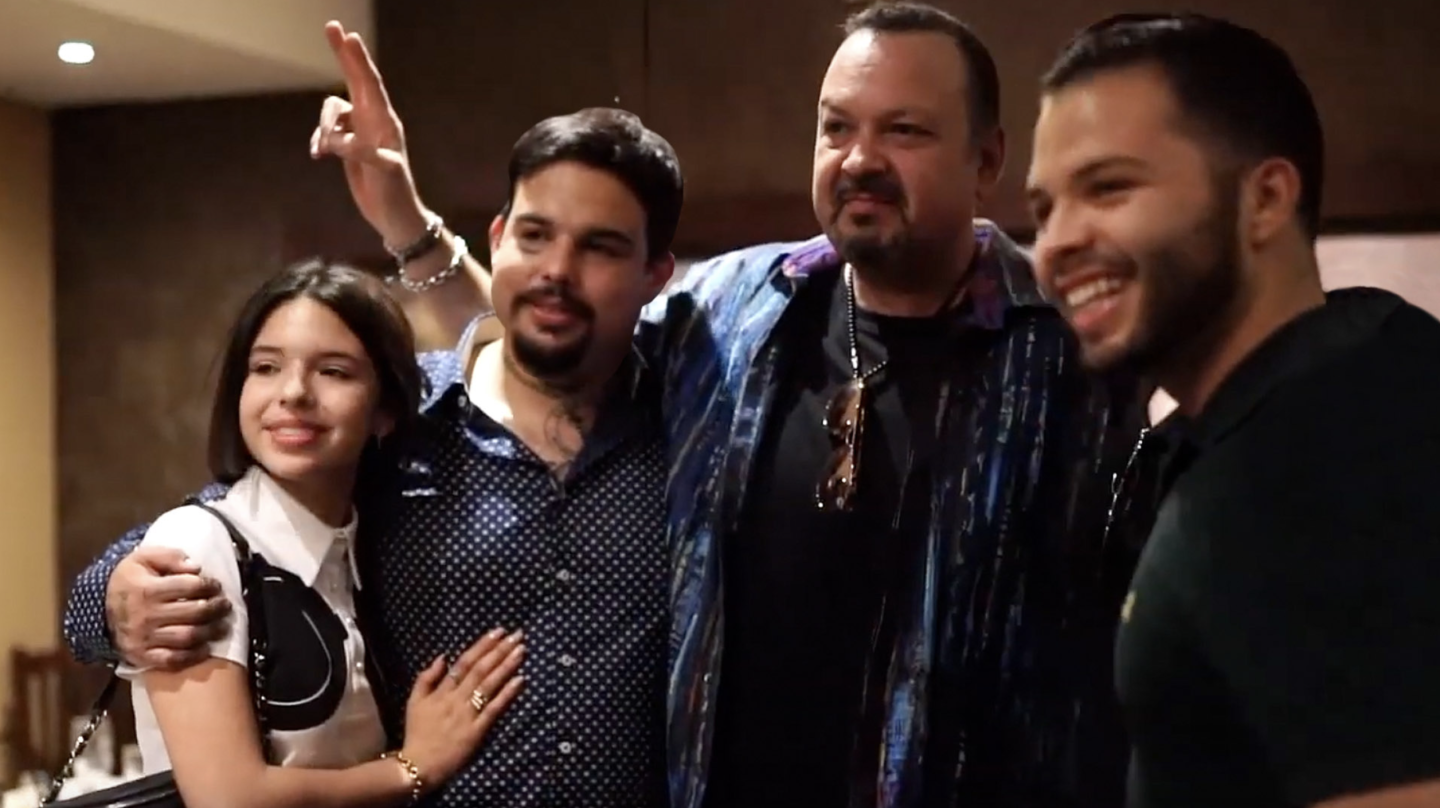 Pepe Aguilar y sus hijos