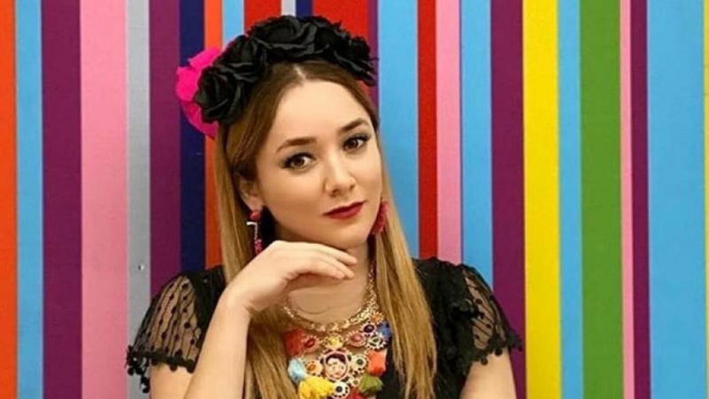 Sherlyn presume su avanzado embarazo con tierna foto