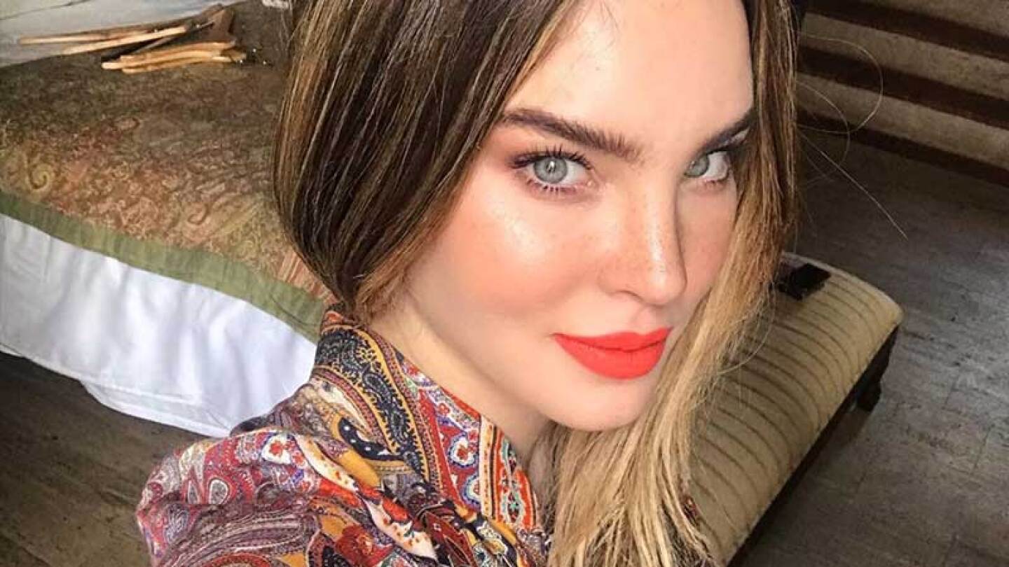 Belinda levanta suspiros con foto en bikini