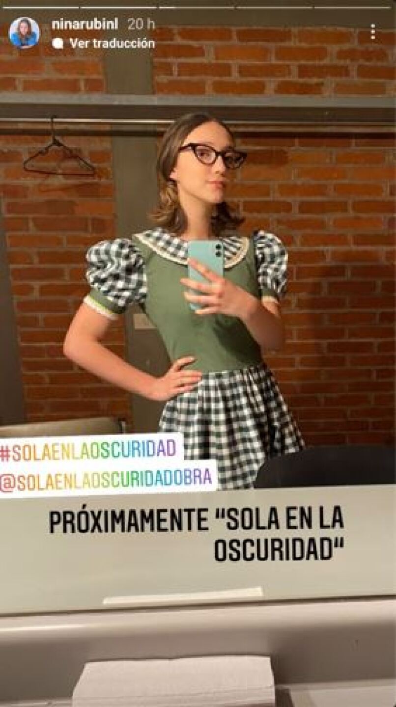 La actriz está feliz.