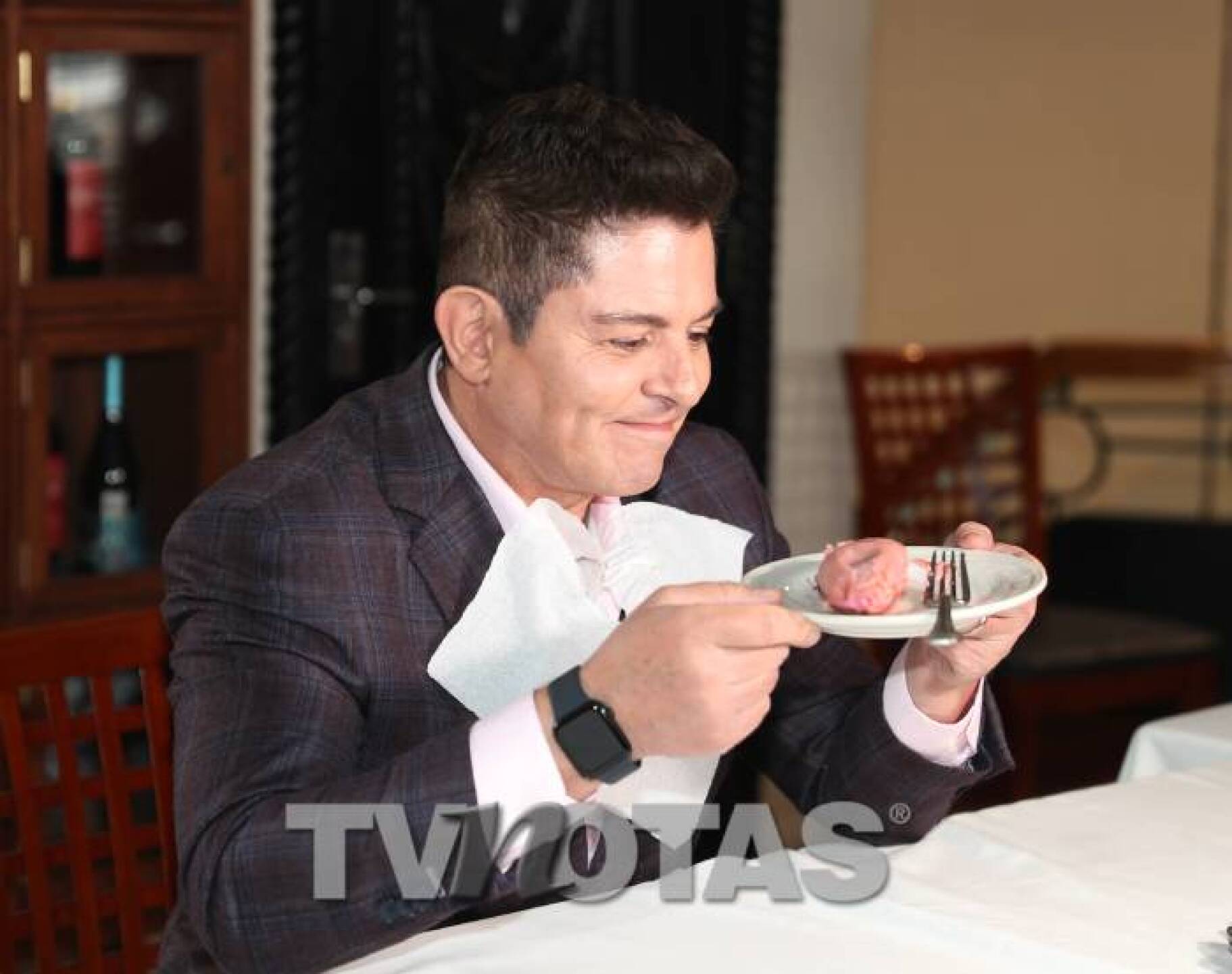 Ernesto Laguardia es un actor y presentador de televisión mexicano.