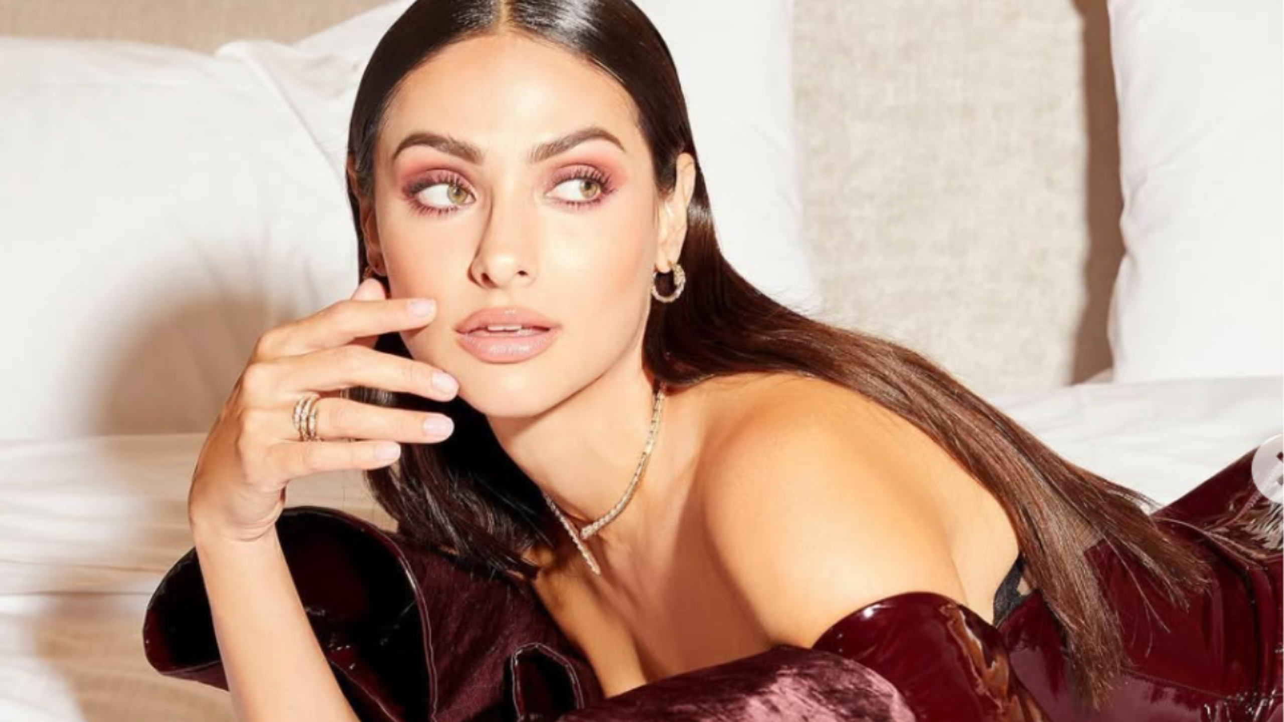 Renata Notni protagonizó un delicado momento con una actriz