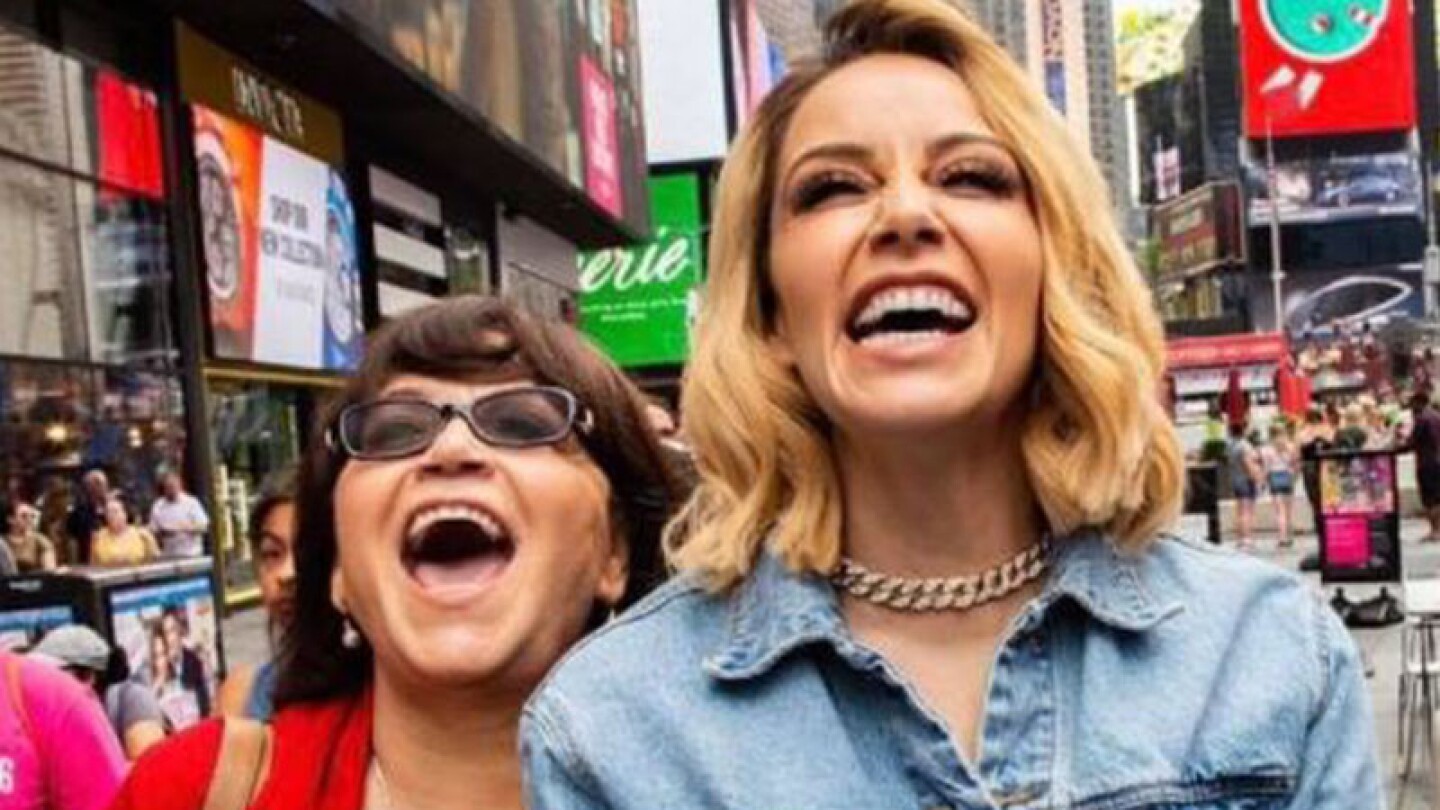 Rosie Rivera y su mamá.