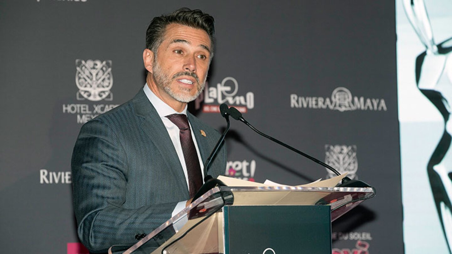 Sergio Mayer asegura que declaraciones de Anabel Hernández pone en riesgo a su familia