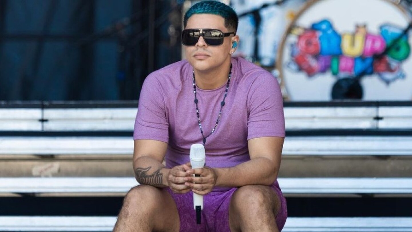 Eduin Caz se lesiona por bailar en concierto; se tomará un descanso para recuperarse