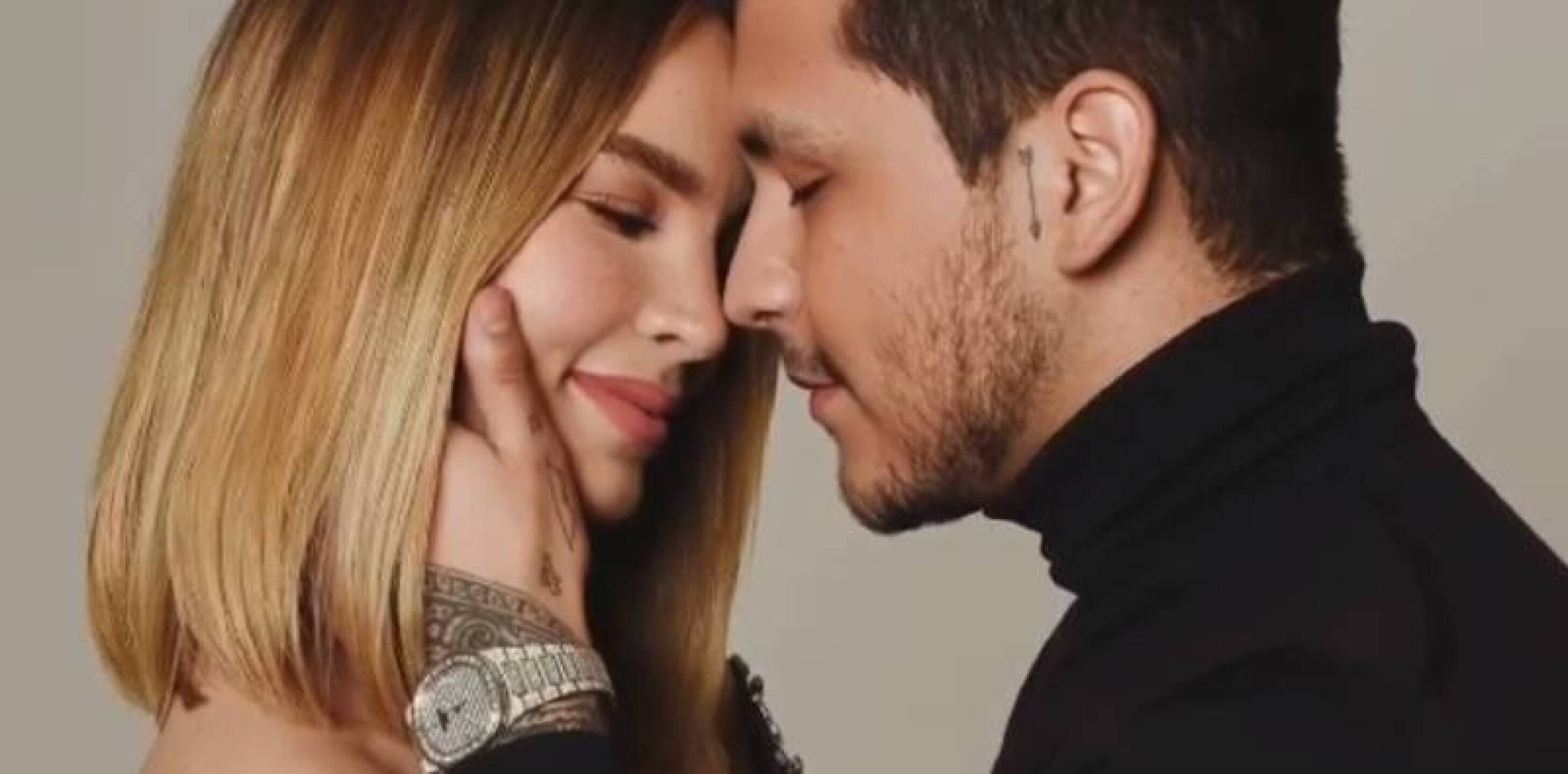 Belinda y Nodal compromiso