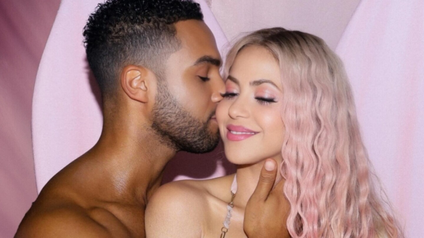 Shakira y Lucien Laviscount en video Puntería