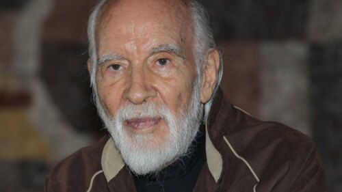 Aarón ha participado en más de 70 producciones en cine, televisión y teatro