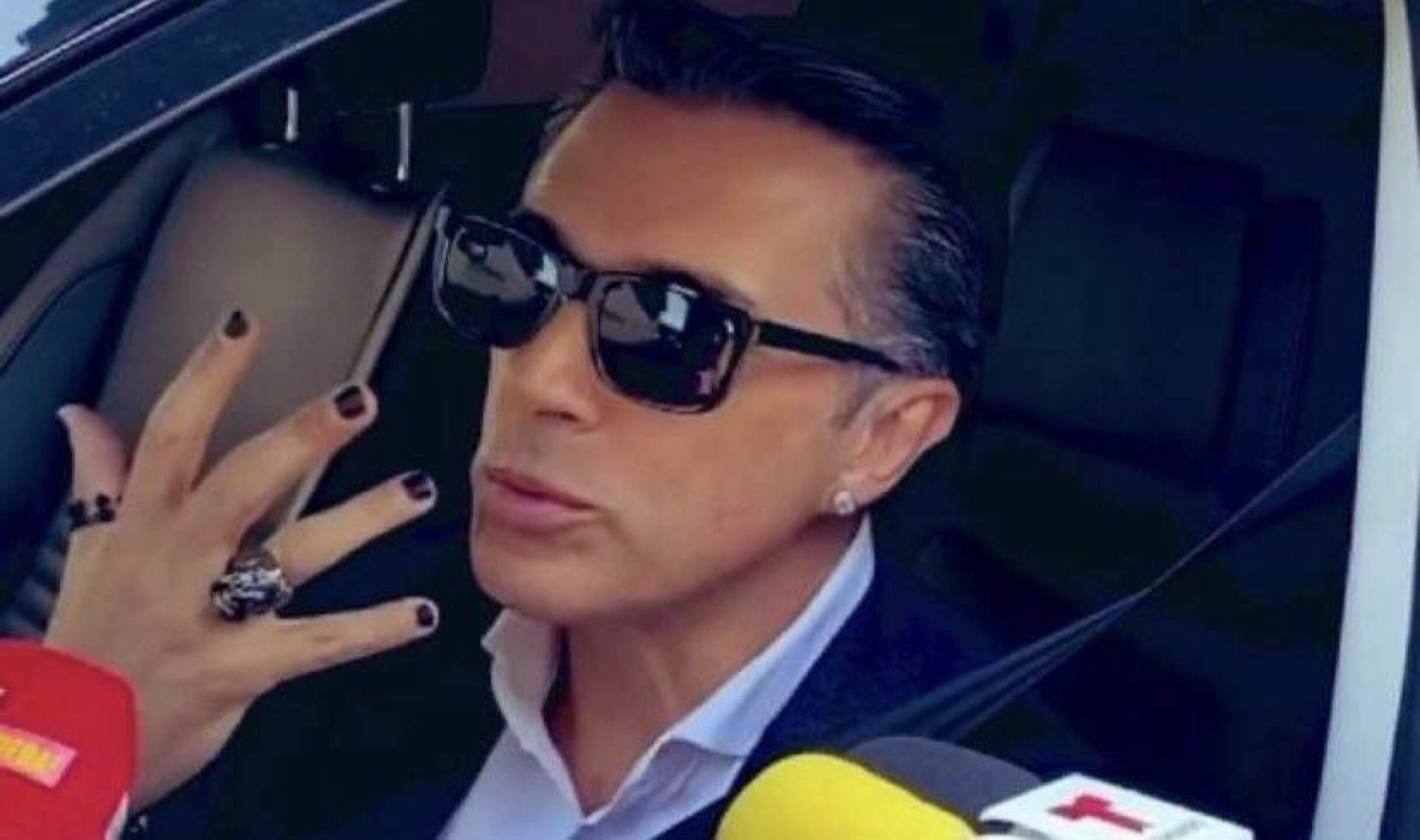Sergio Mayer desata polémica al presumir su nuevo look con aretes y uñas pintadas