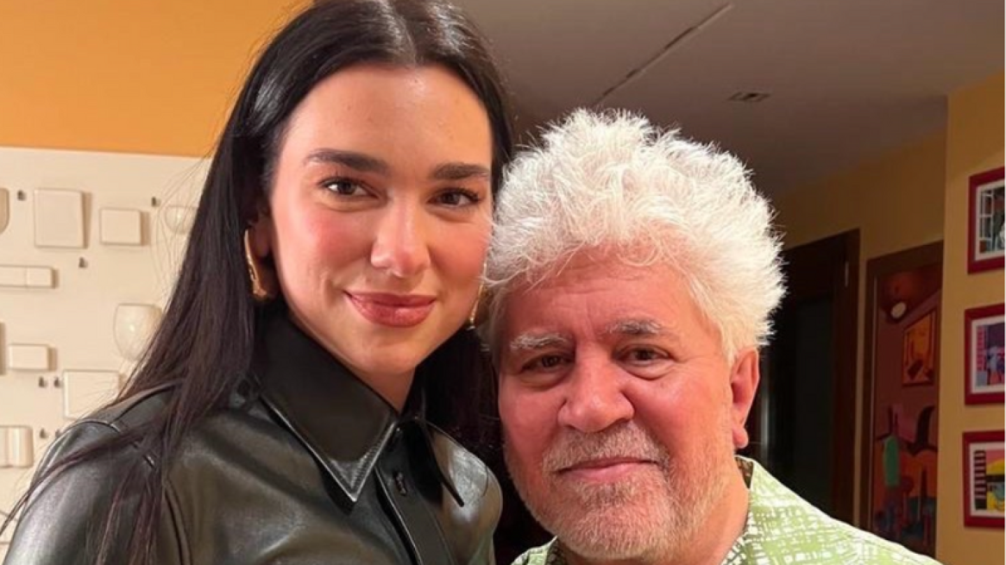 Dua Lipa y Pedro Almodóvar juntos.png