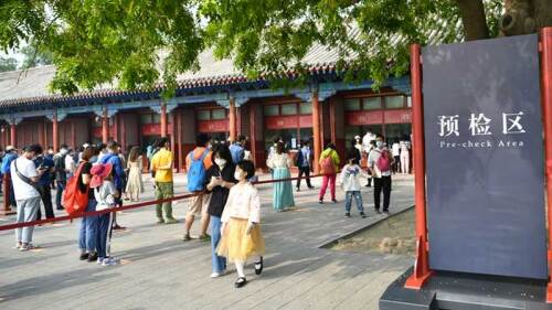 China reabre parques y museos