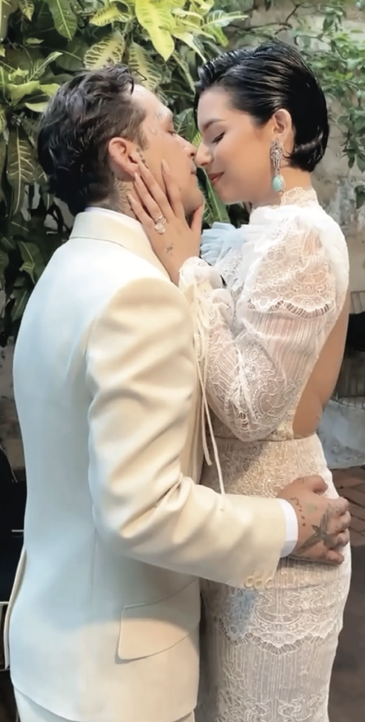 Nodal y Ángela enamorados boda