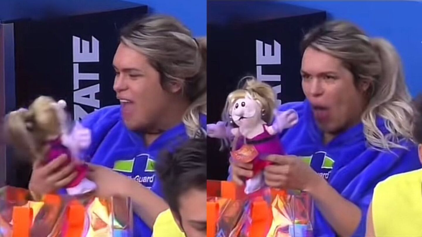 Wendy Guevara y muñeco simi LCDLFM