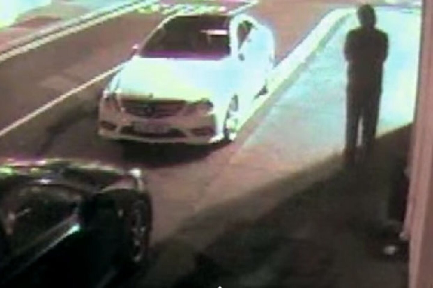 El hombre quiso robar un auto, pero no tenía en cuenta que el ladrillo se le regresaría.