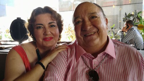 Luis de Alba cumplió 73 años, en compañía de su esposa y dos de sus hijos