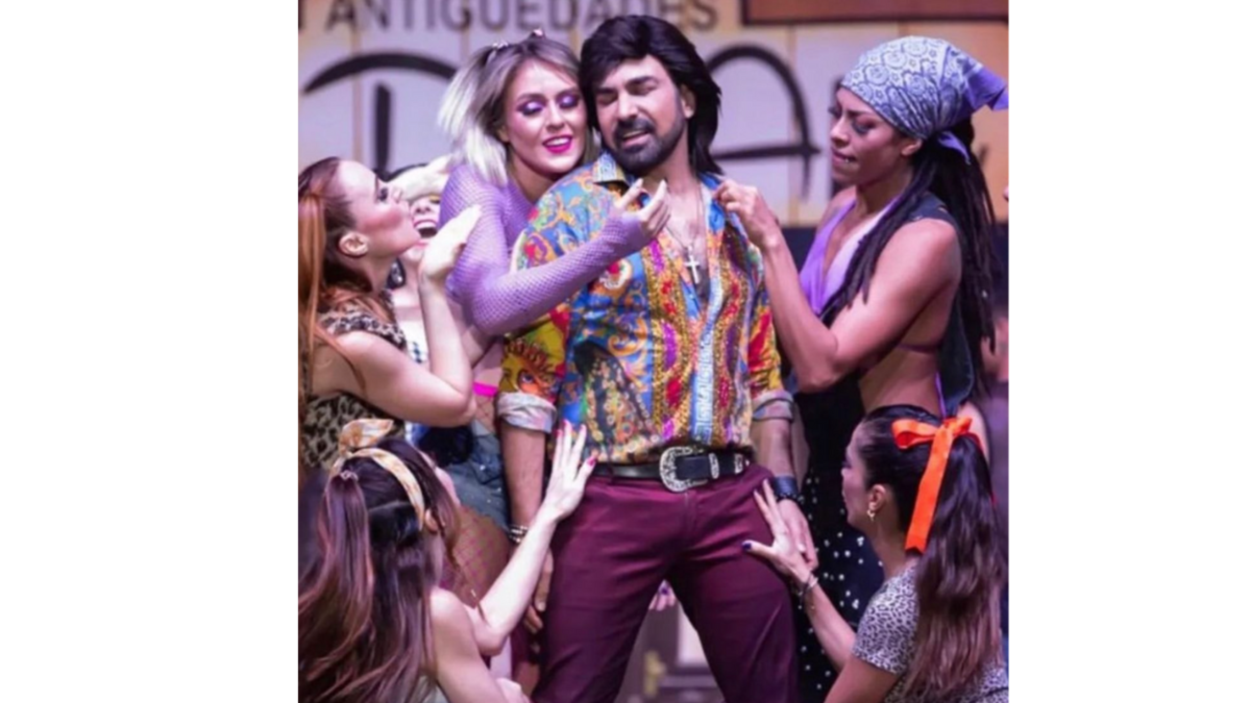 Captan a Ariel Miramontes con un misterioso hombre