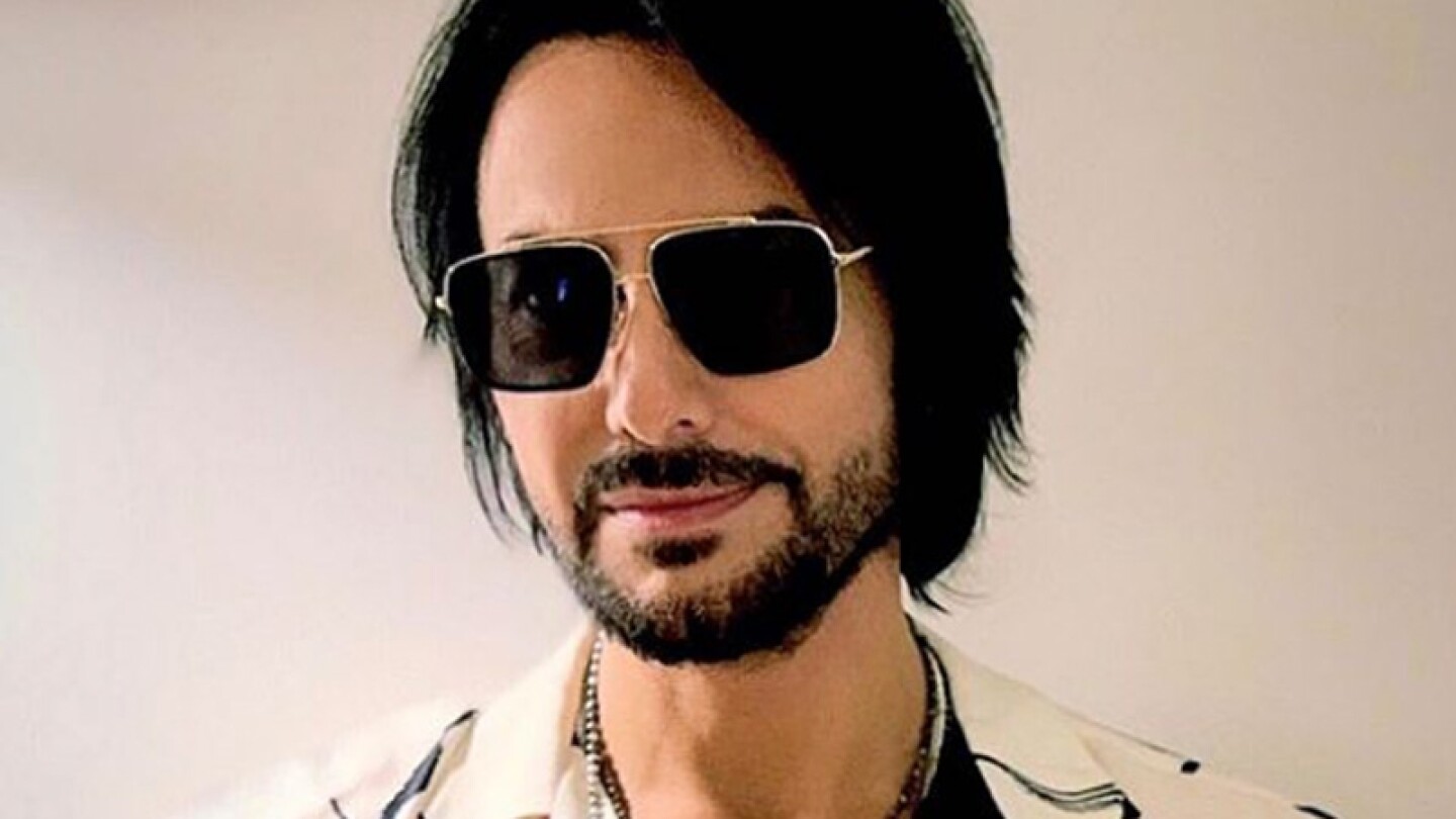 Ejecutivos de Televisa ordenan que no se hable de Beto Cuevas