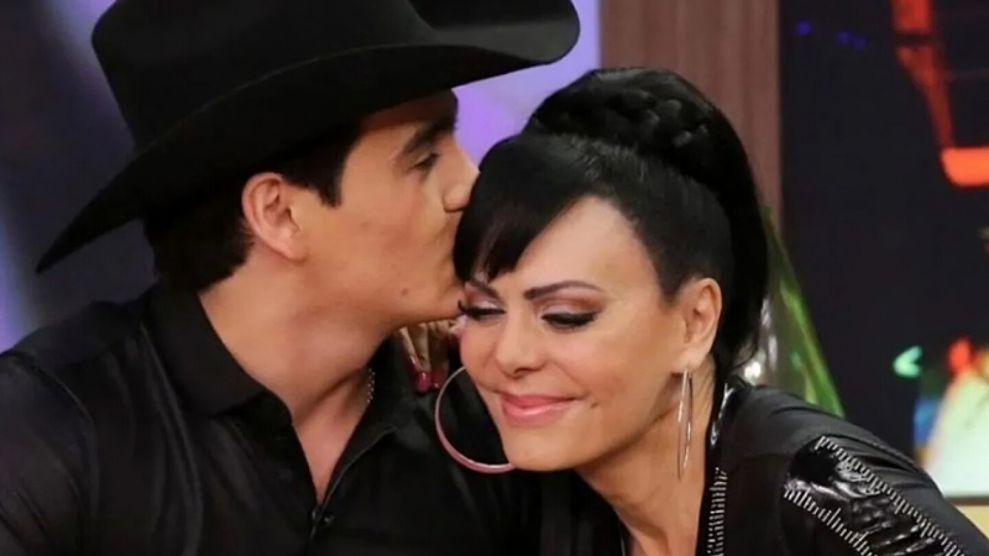 Maribel Guardia rezos Julián Figueroa abrazo sonrisa