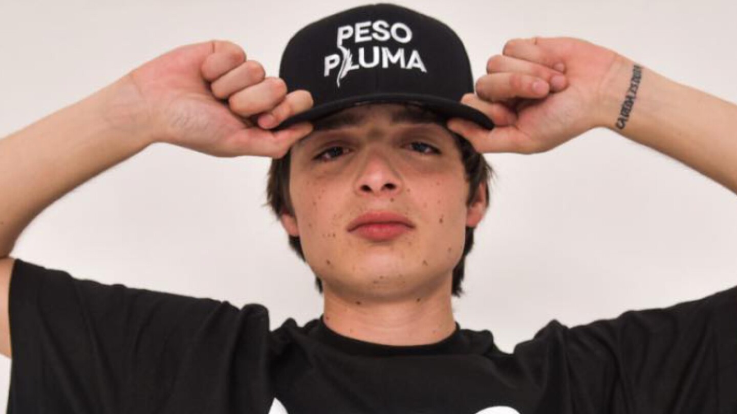 Peso Pluma romance