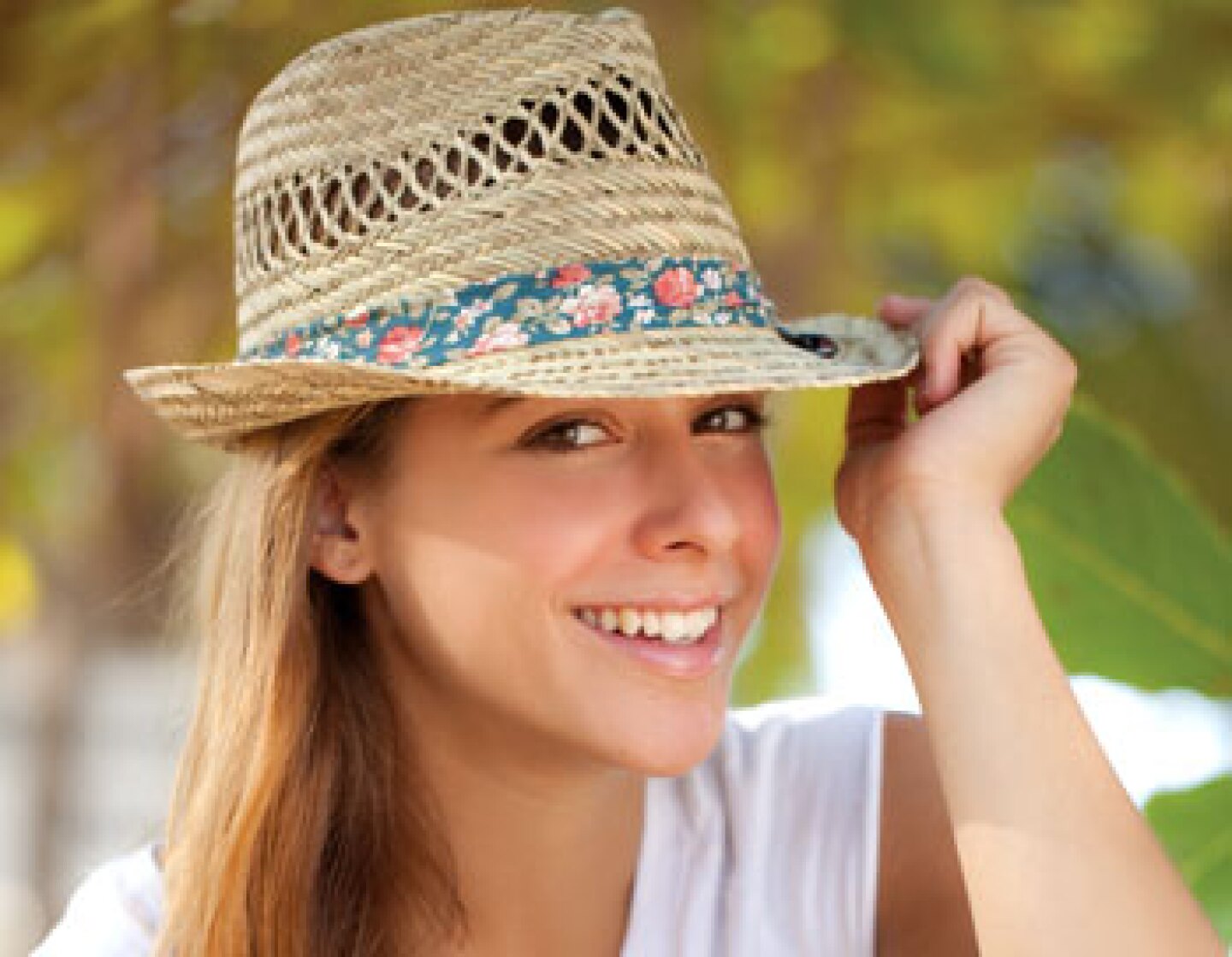 Usa sombrero para proteger tu rostro del sol.