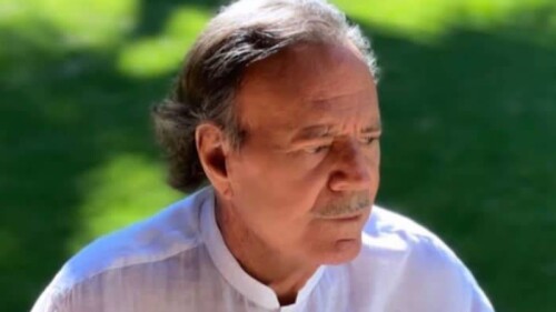 A Julio Iglesias le decomisan alimentos en aeropuerto