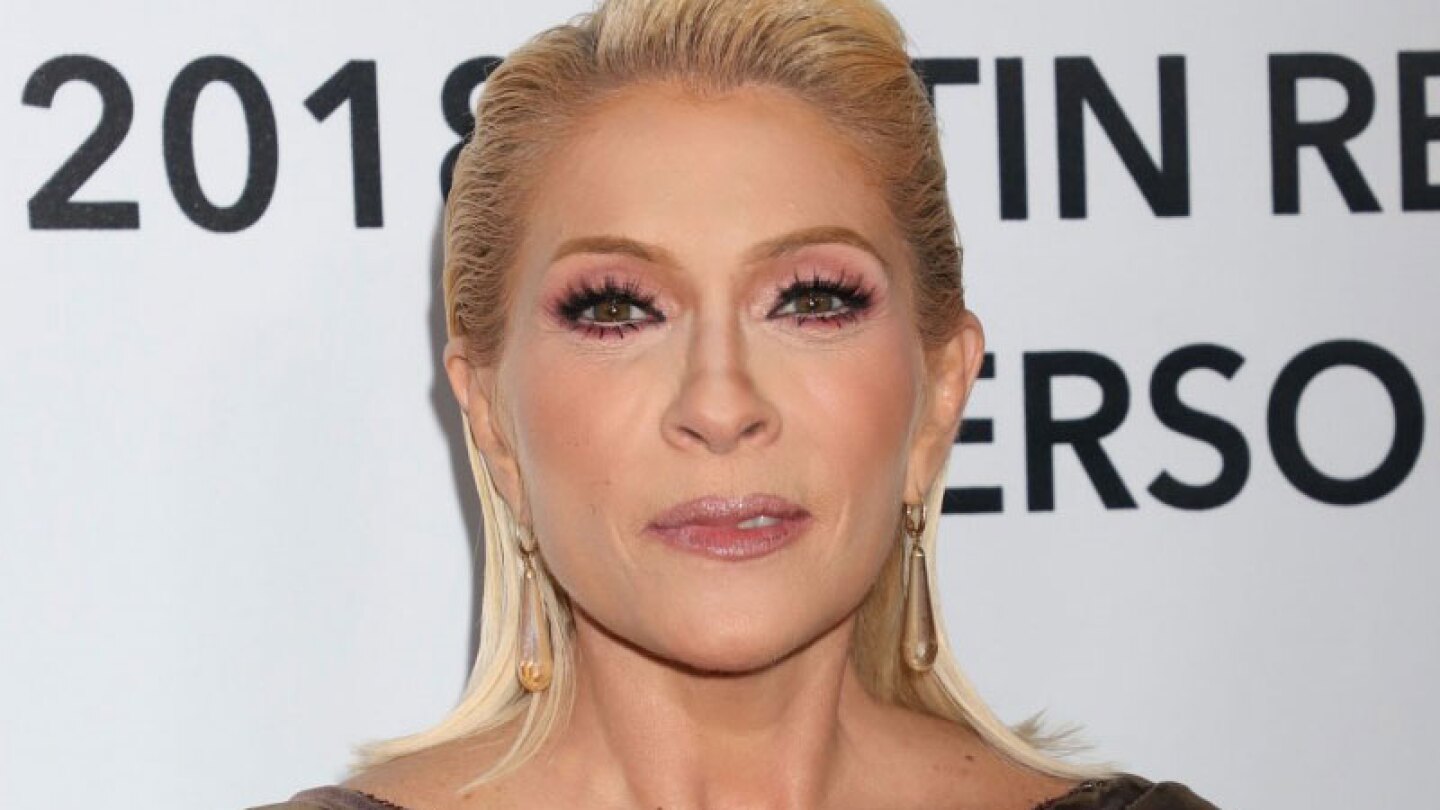La cantante de 54 años aún no decide qué actriz es la perfecta para interpretarla en dicho proyecto televisivo