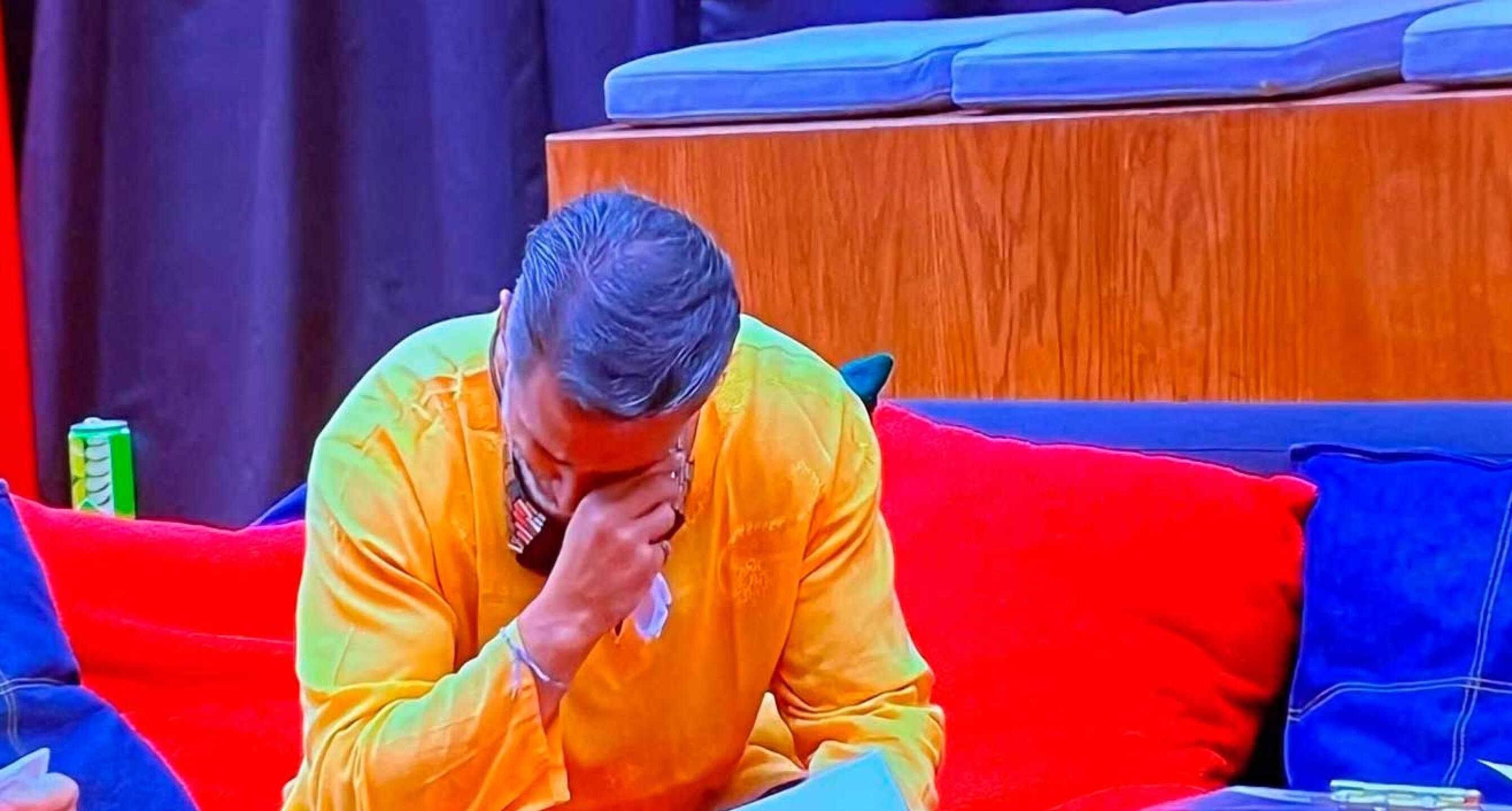 Sergio Mayer llorando