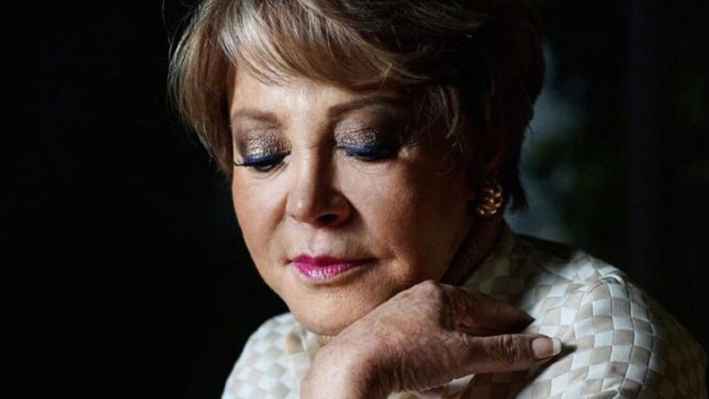 Sale a la luz foto de Lolita Ayala en traje de baño